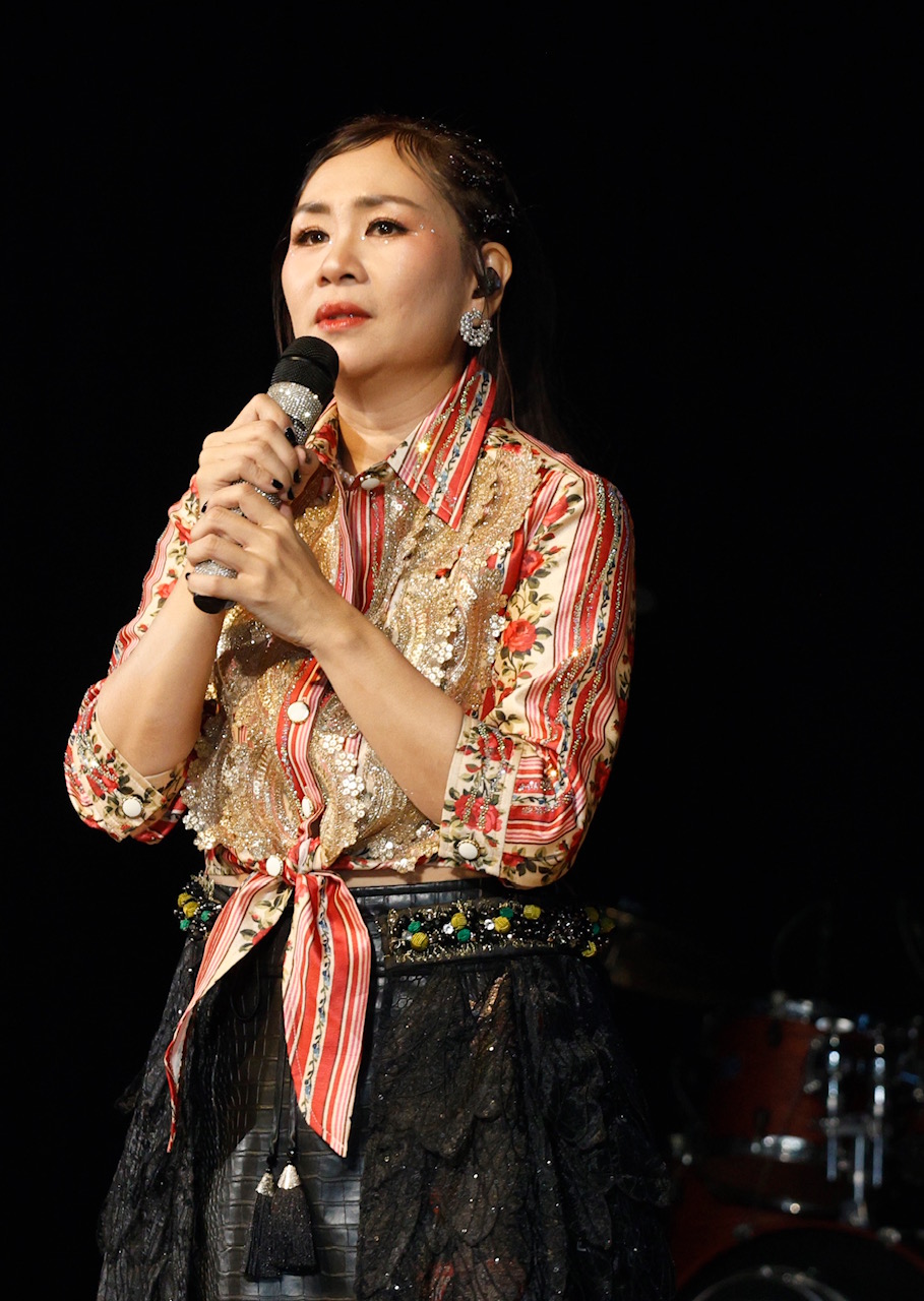 母亲生病首缺席演唱会 黄晓凤献唱《千千阙歌》借全场祝福盼康复配图
