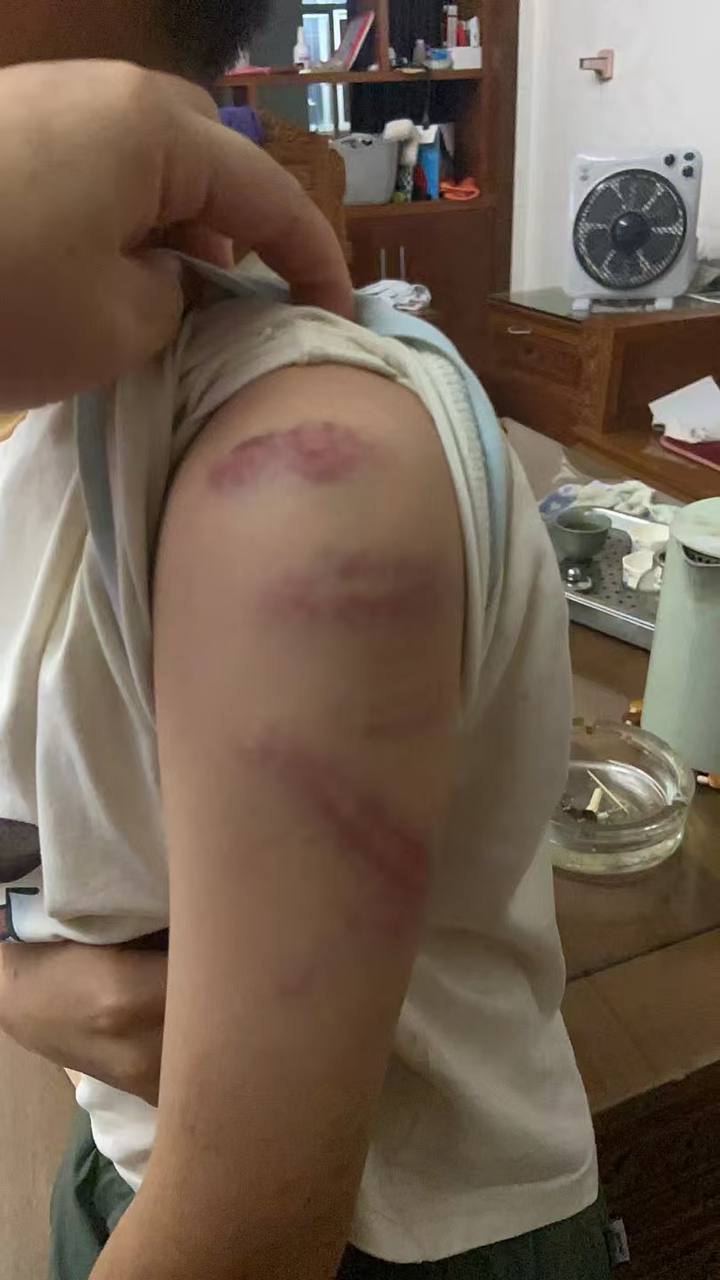 热议｜这老师下手够狠的 这得被气多重。不过应该可以放假了 基本告别教师生涯配图 7