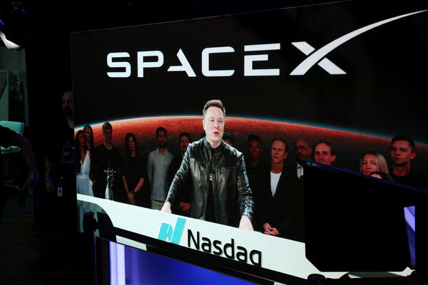 挂牌首日股价大涨19% SpaceX引爆财富效应配图