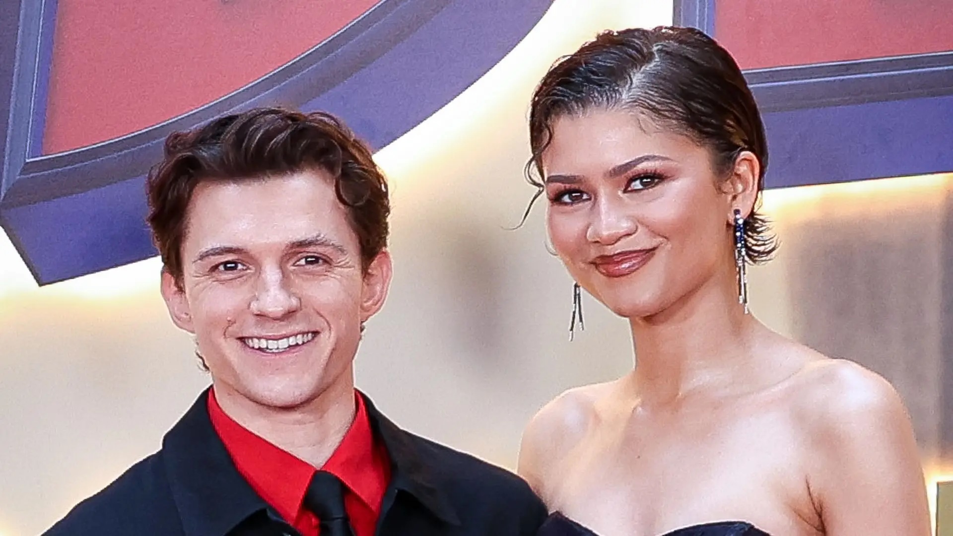 蜘蛛人情侣终成眷属 汤霍兰德采访坐实完婚配图