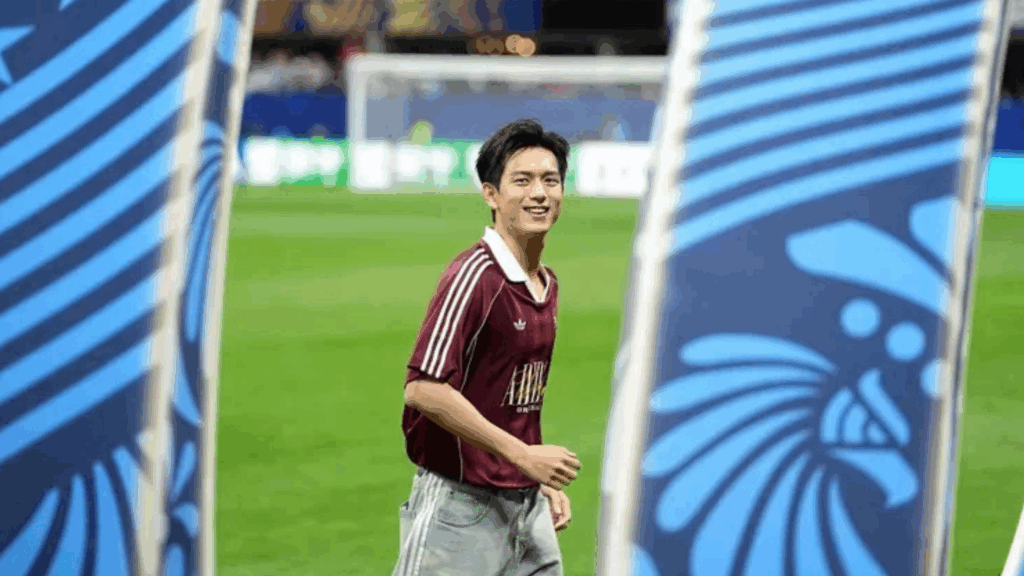 【2026世界杯】中国男星李现开球 粉丝熬夜守了个寂寞配图