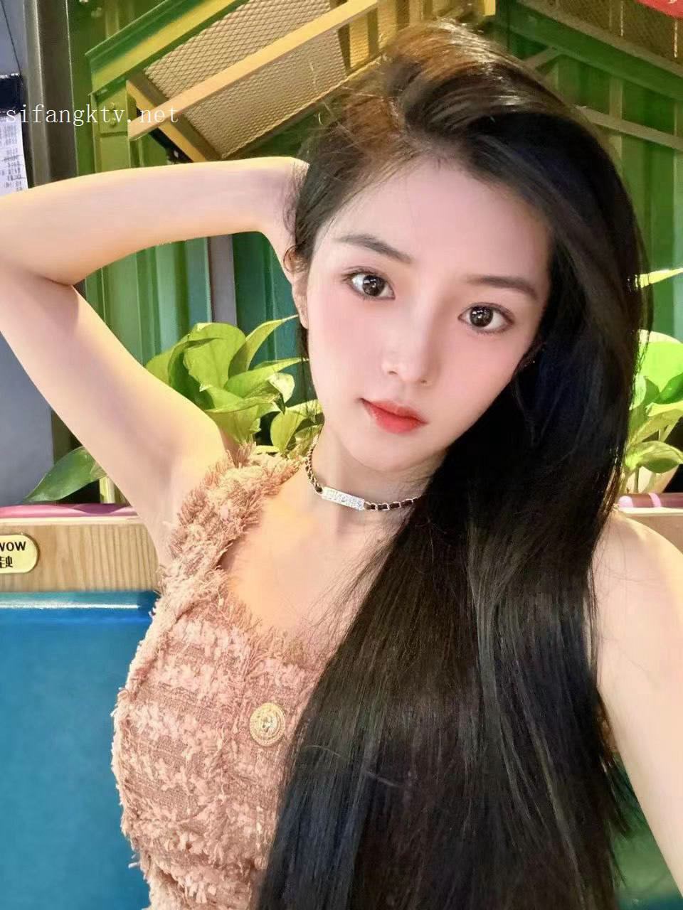 清纯脸蛋 邓乔馨 反差这么大，自慰舔蛋视频被曝光，视频评论区配图 2