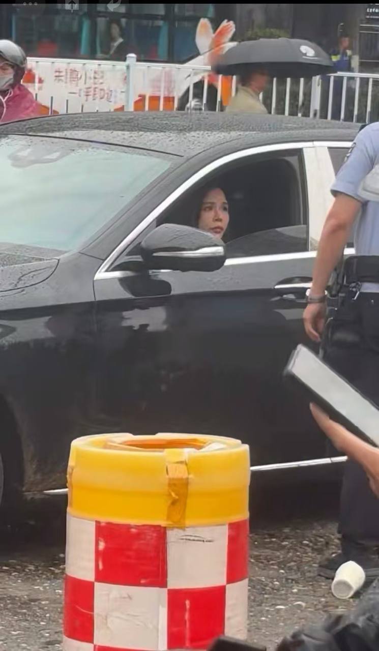 热议｜陕西理工大学女辅导员当了一个奔驰车主的小三，被人家原配给抓了配图 2