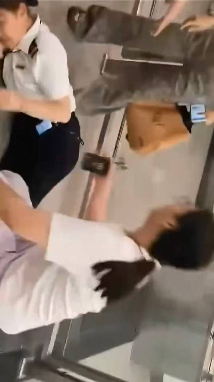 热议｜广东火车站，美女精神科技1引发讨论，时间线与后续进展梳理配图 3