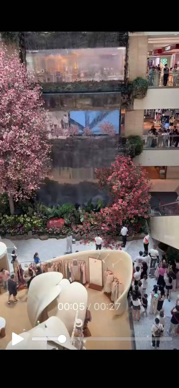 热议|官方通报西安赛格商场一男子坠楼。。。西安赛格商场坠楼者为某商户负责人配图 1