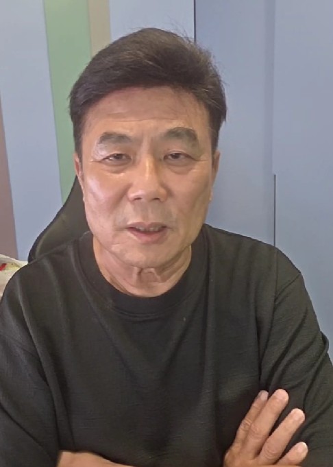 脱口秀距离演出仅2天突宣布延期 梁志强直播连环道歉配图