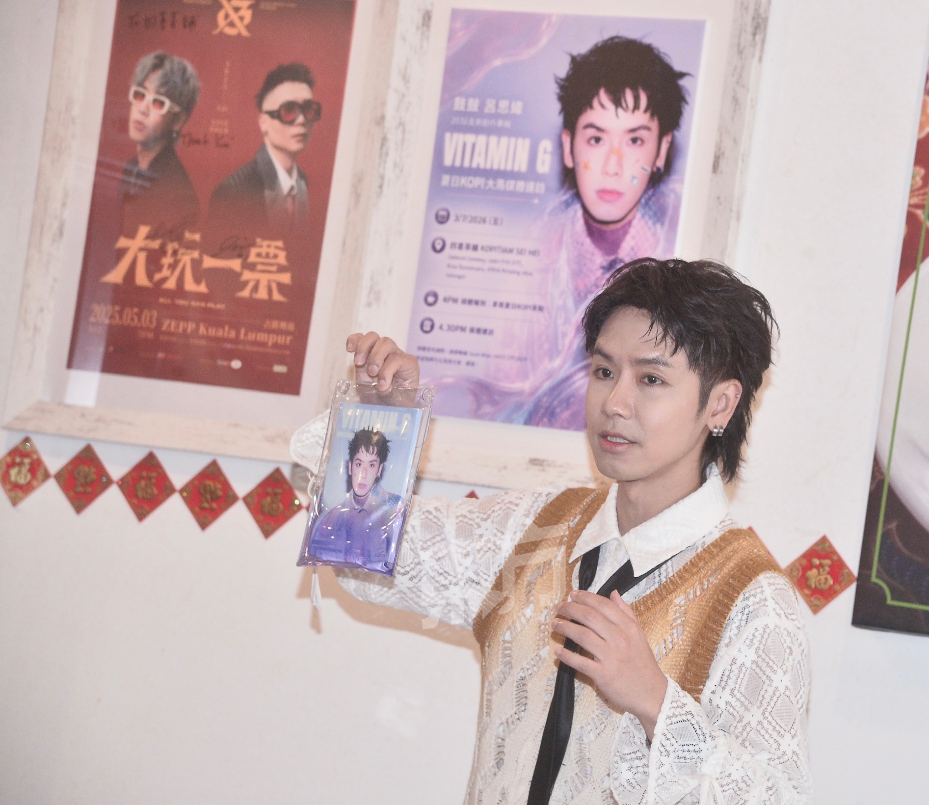 鼓鼓吕思纬来马来西亚宣传亲煮南洋风早餐 谈生子计划松口“要看太太”配图