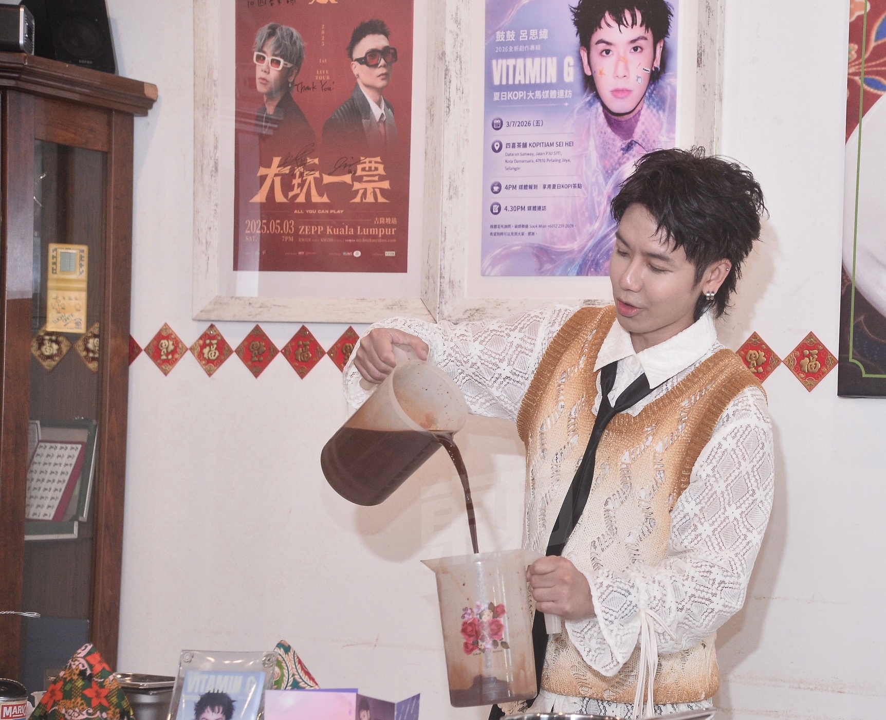 鼓鼓吕思纬来马来西亚宣传亲煮南洋风早餐 谈生子计划松口“要看太太”配图