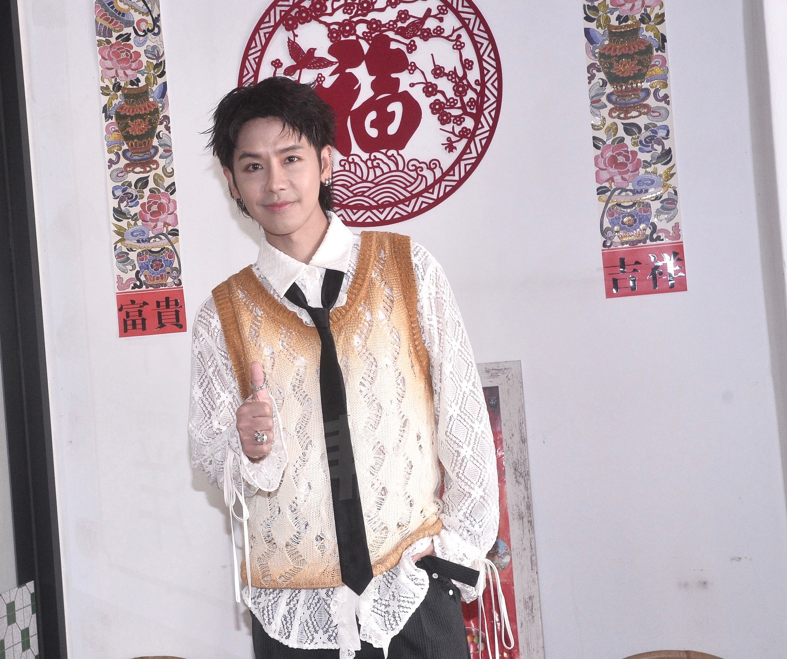 鼓鼓吕思纬来马来西亚宣传亲煮南洋风早餐 谈生子计划松口“要看太太”配图