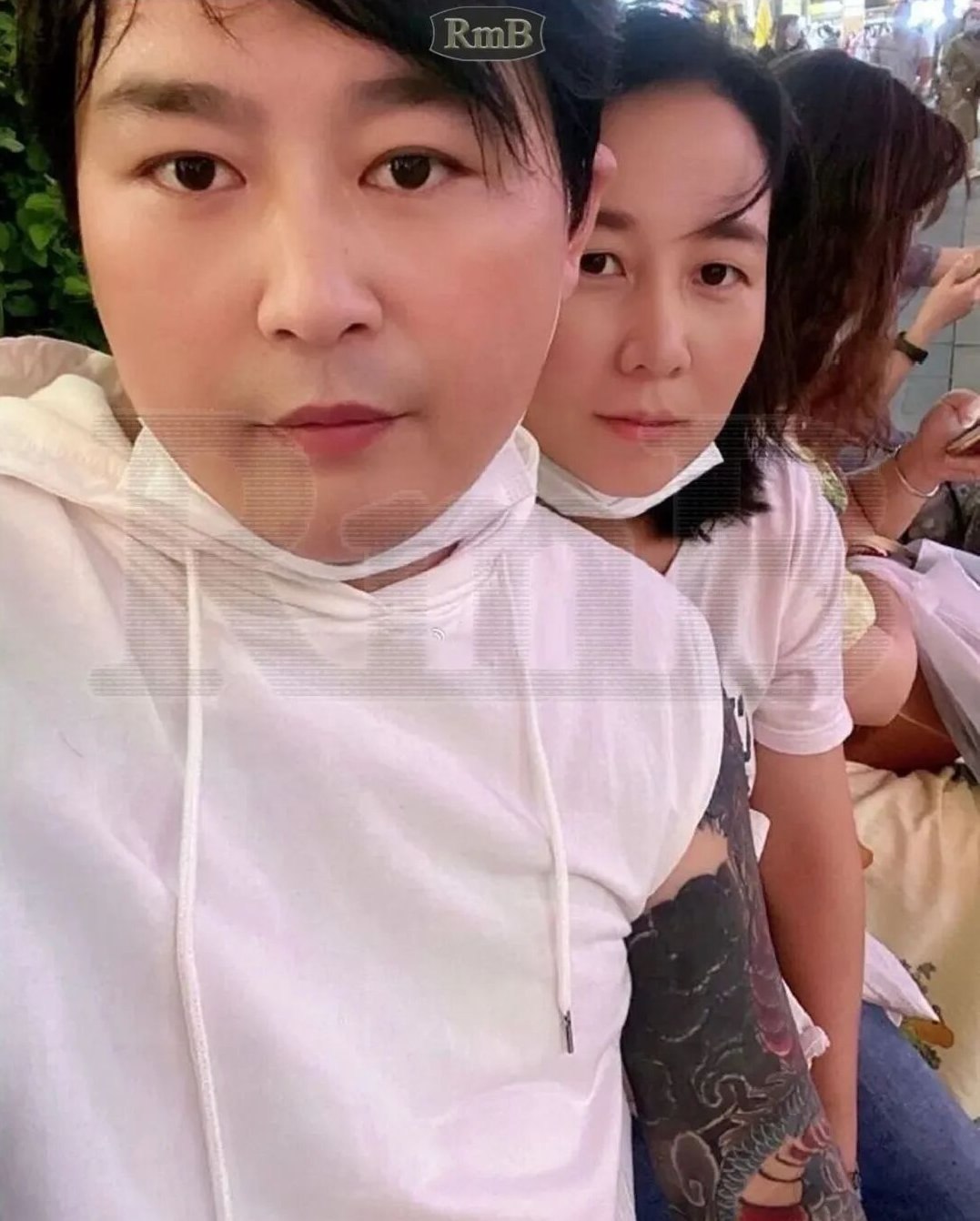 热议｜妻子乳腺癌，丈夫花70万给妻子治病，最终妻子不治去世，丈夫整理遗物时配图 2