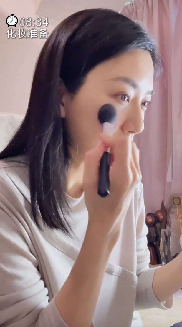 黄智雯曝光家居环境 未见老公生活痕迹配图