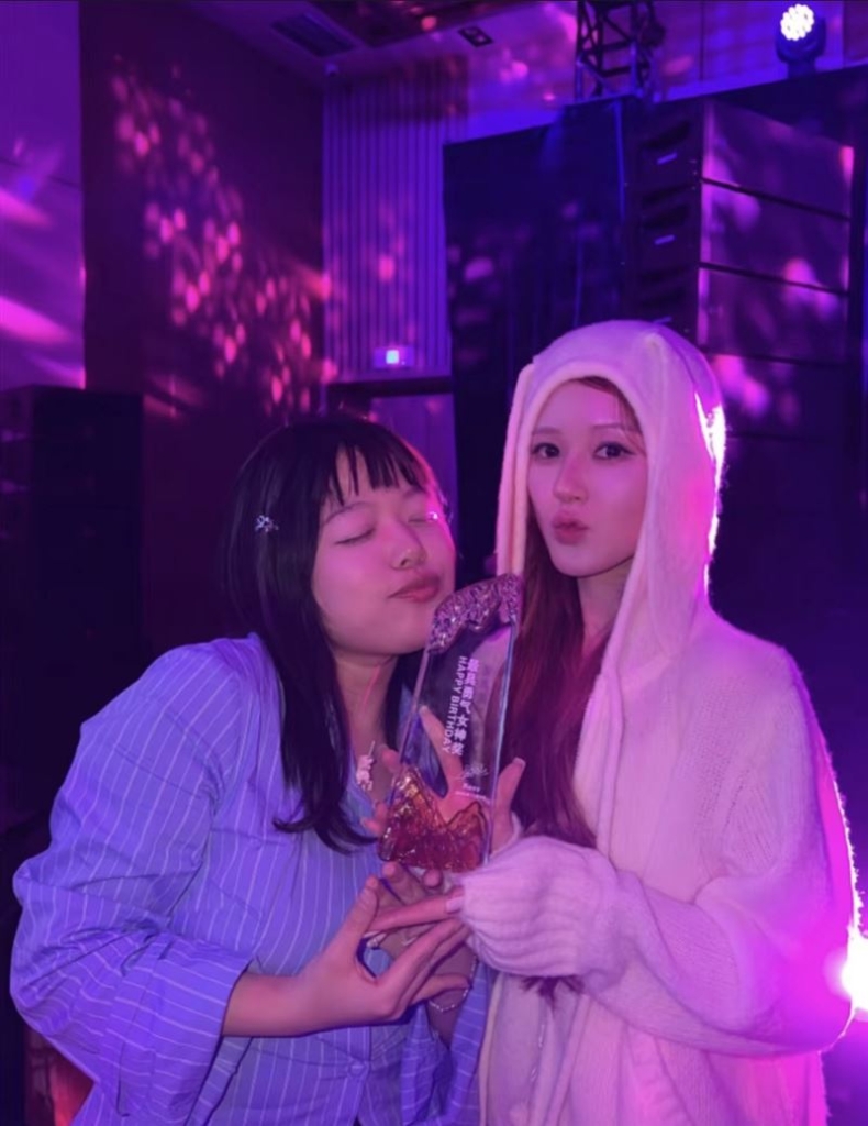 被酸爱跟网红交友 赵露思交友逻辑论获赞三观超正配图