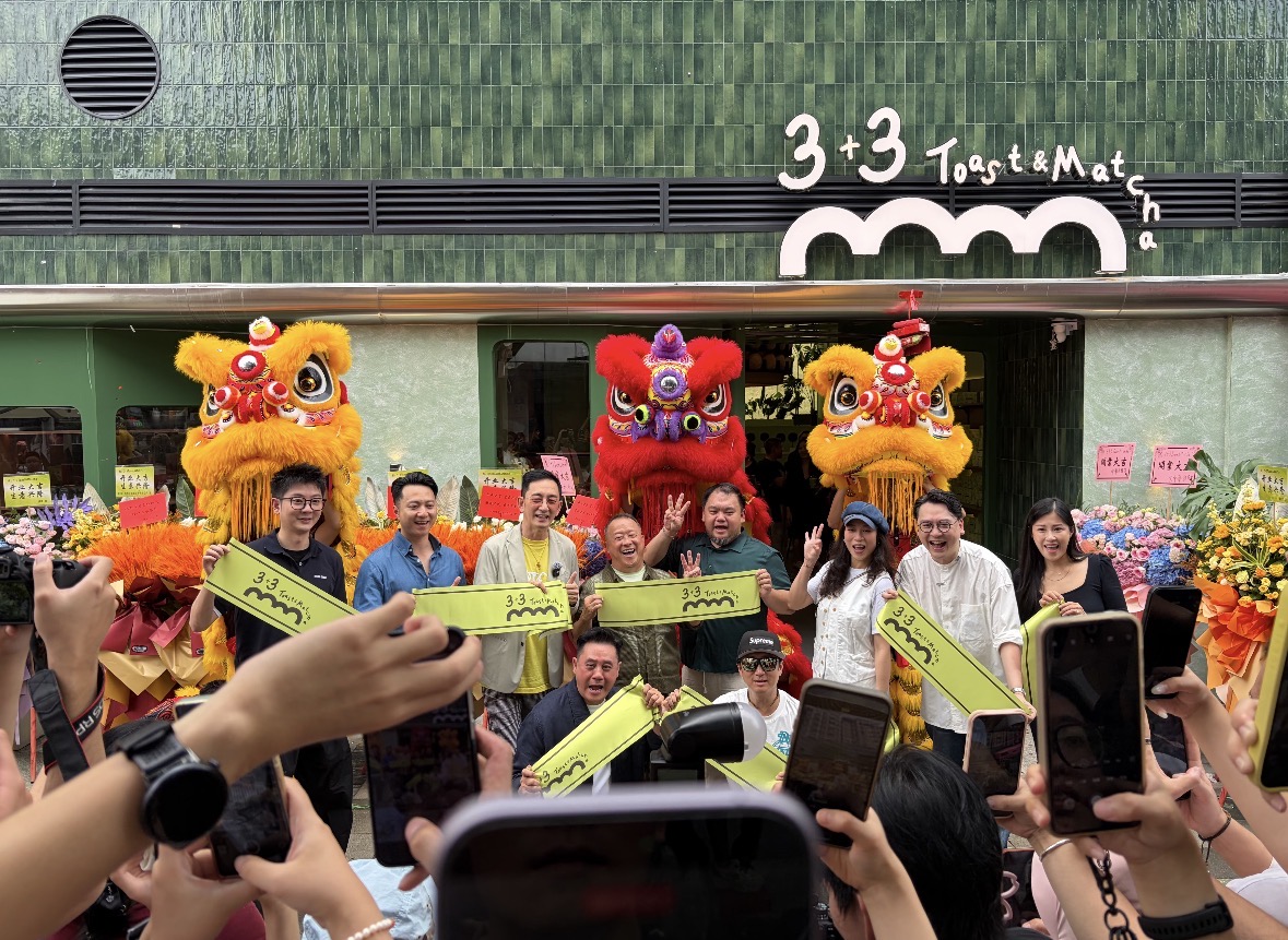曾志伟佛山开店 红颜知己再伴左右 梁朝伟张学友齐送花篮祝贺配图