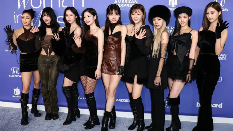 TWICE子瑜遭爆不续约 JYP急灭火称还在讨论中配图