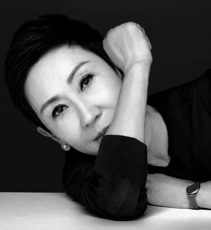 【施南生离世】甄子丹成龙舒淇等发文悼念 刘嘉玲梁朝伟晒合照:感恩此生相遇配图