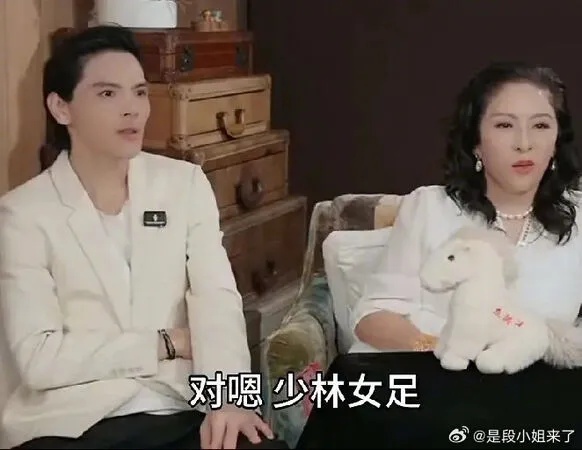 直播喊别看周星驰电影 向佐突改口力挺配图