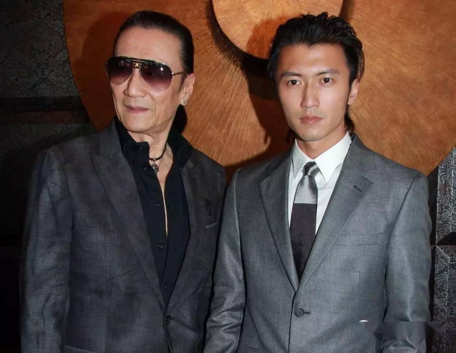 【谢贤离世】赞父亲成就非凡 谢霆锋吁不要为四哥哭:记住他完美身影就够配图