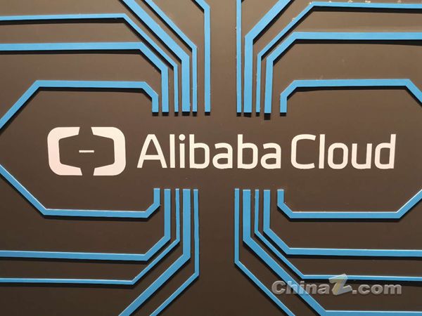 AI日报：千问3.8模型将发布；字节发布Seed Audio 1.0；面壁智能开源MiniCPM-Robot配图
