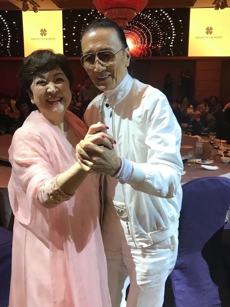 【谢贤离世】甄珍闻谢贤死讯当场泪崩 忆述旧爱:心中重要位置留给他配图