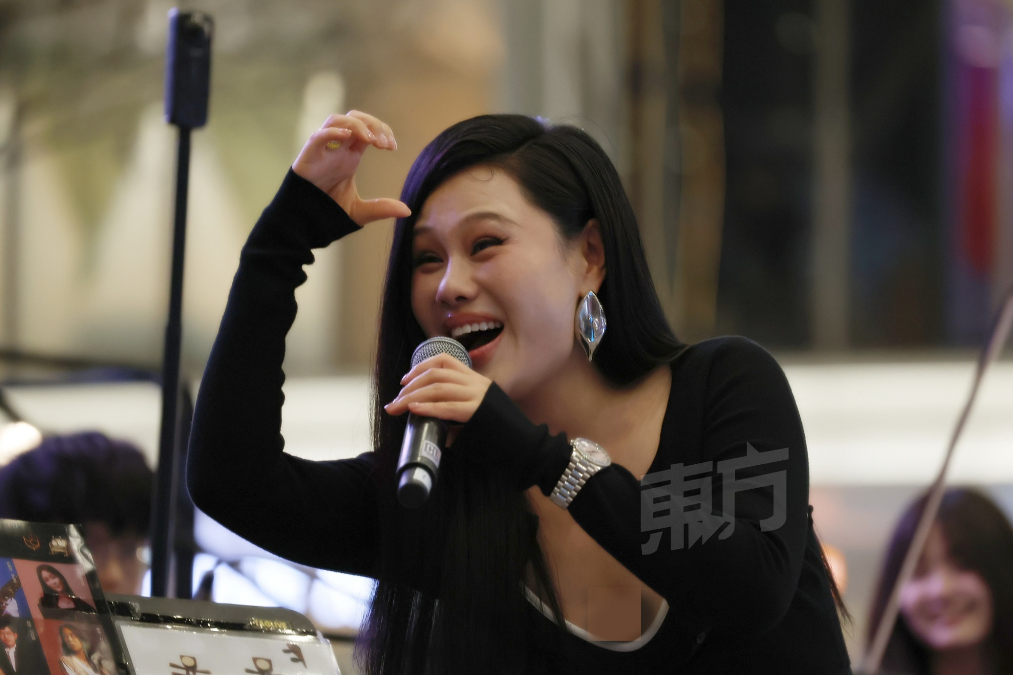 袁娅维快闪吉隆坡送惊喜 金曲连唱宠粉指数爆灯配图