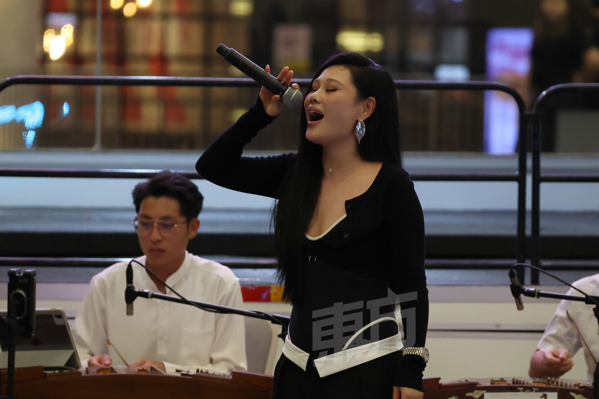 袁娅维快闪吉隆坡送惊喜 金曲连唱宠粉指数爆灯配图