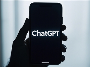 ChatGPT Health 全美敞开:接入 Apple Health 与电子病历,你的体检单它能读懂了配图