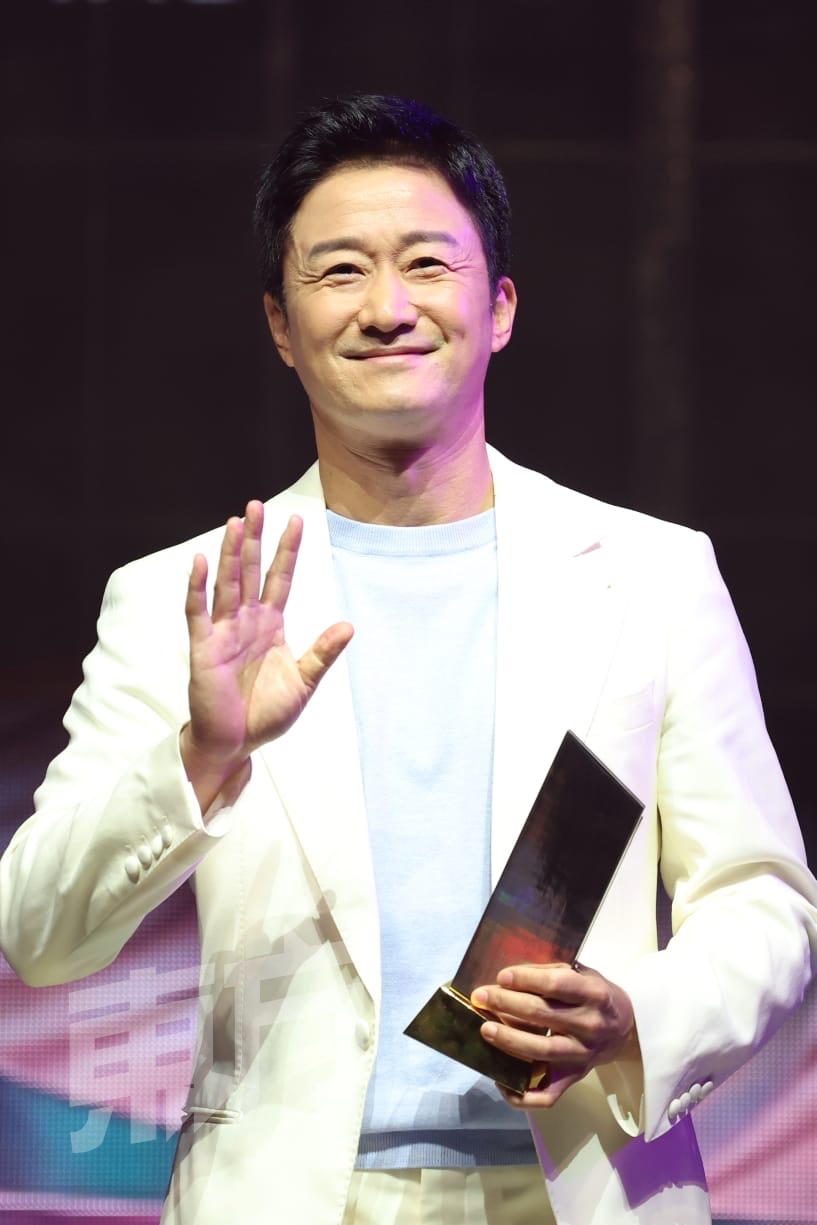 吴京盼来马来西亚拍片：希望采景成功 9岁王宣静首作封《金环奖》双影后之一 斯里兰卡马亨德拉封帝配图