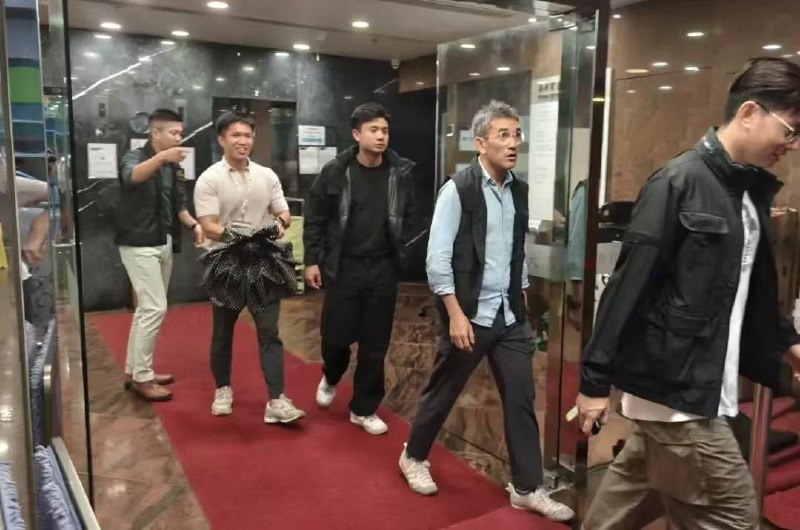 热议|香港🇭🇰尖沙咀一酒吧伤人案,因伤者终告不治已转为谋杀案配图 1