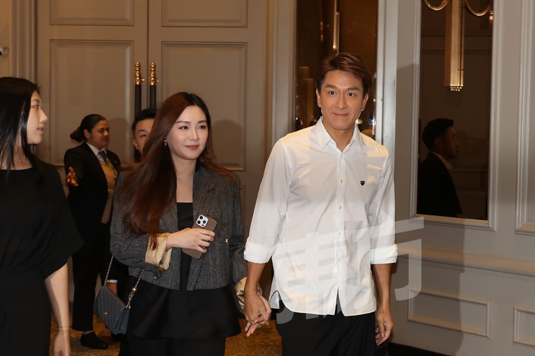 杨明“升级”马来西亚女婿 庄思明坚持马来西亚完婚：想一家人齐齐整整配图