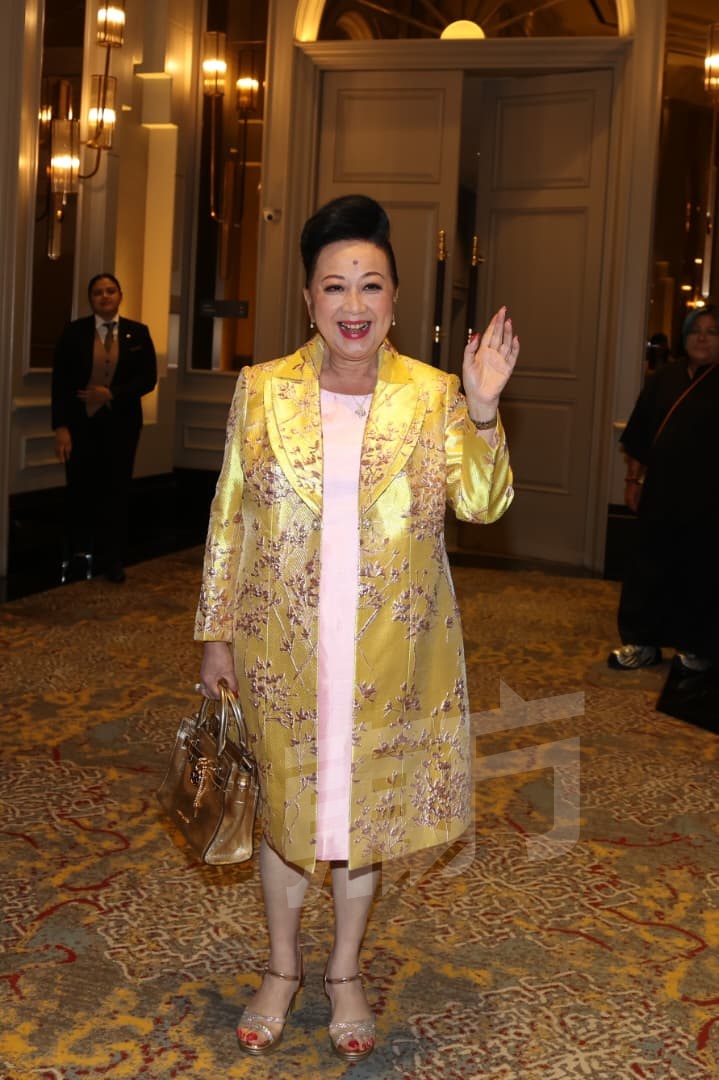 杨明“升级”马来西亚女婿 庄思明坚持马来西亚完婚：想一家人齐齐整整配图