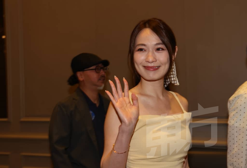 杨明“升级”马来西亚女婿 庄思明坚持马来西亚完婚：想一家人齐齐整整配图