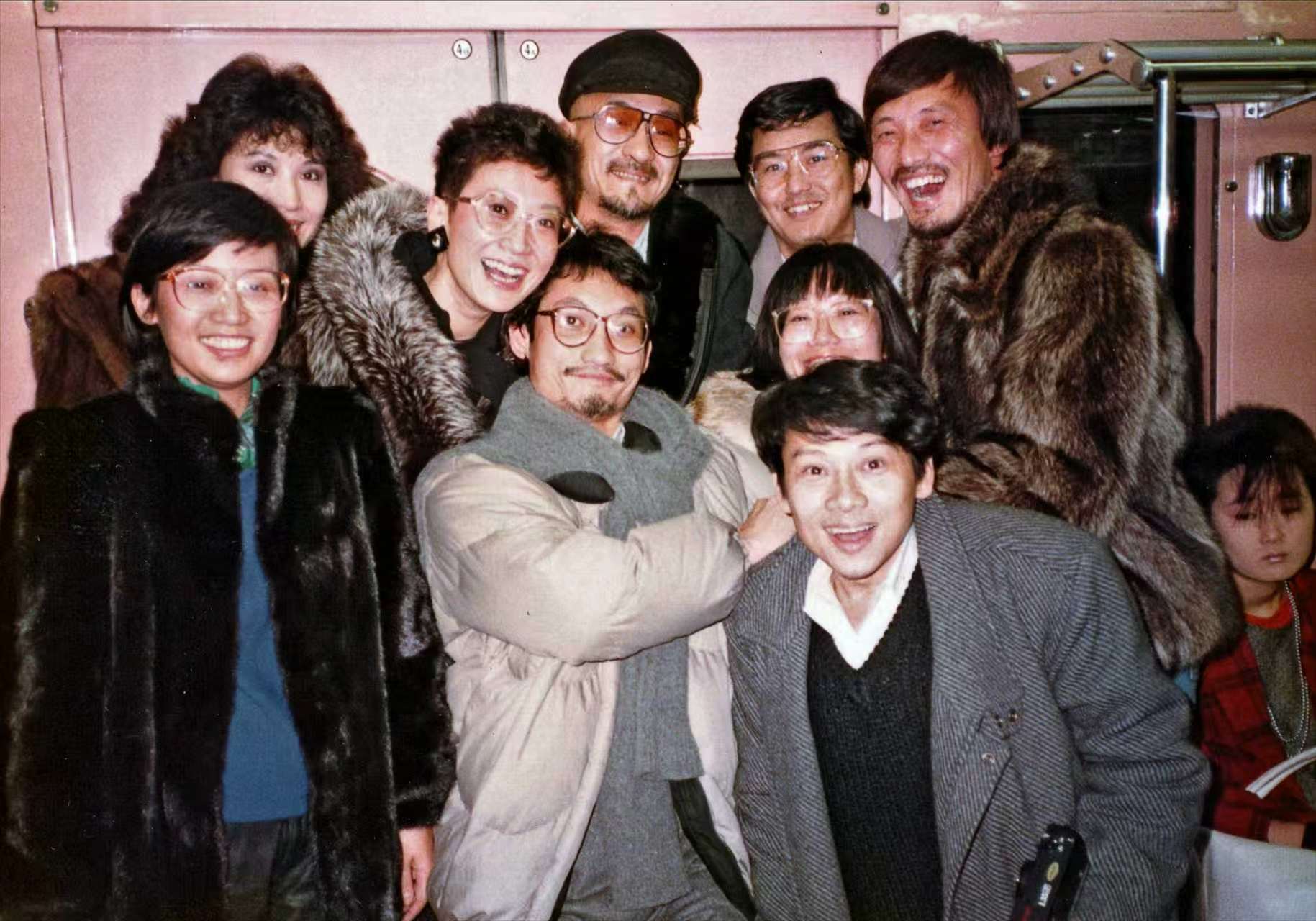 【施南生离世】网上悼念册公开百张珍贵旧照 王家卫亲笔道别配图