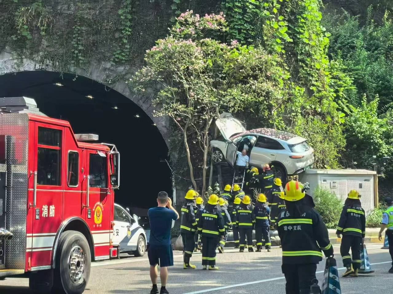 热议｜说出来你可能不信，有辆车飞起来了引发讨论，时间线与后续进展梳理配图 1