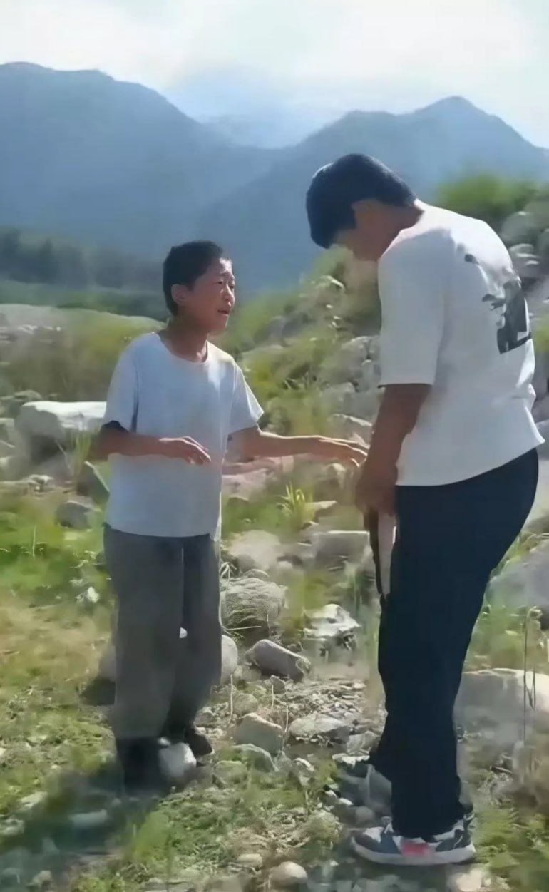 热议|甘肃临夏霸凌事件:男孩遭两人持续殴打辱骂 附制裁视频配图 1
