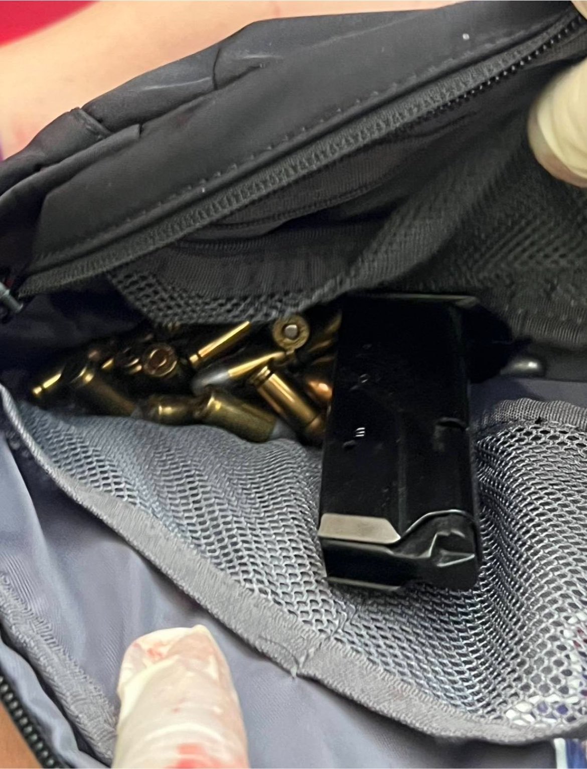 热议｜泰国暖武里府8月7日发生校园枪击事件，造成包括枪手在内的7人死亡、1配图 3