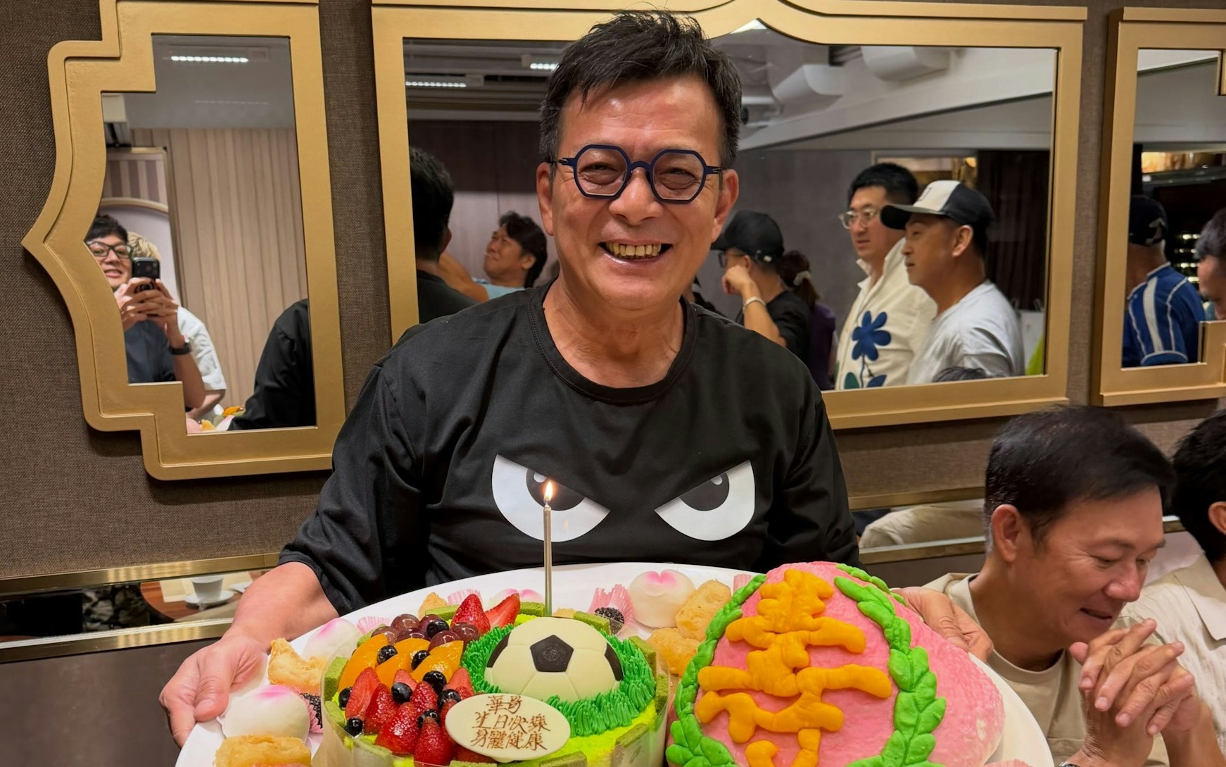 黄日华65岁生日星光熠熠 谭咏麟关礼杰等明星球友齐到贺配图
