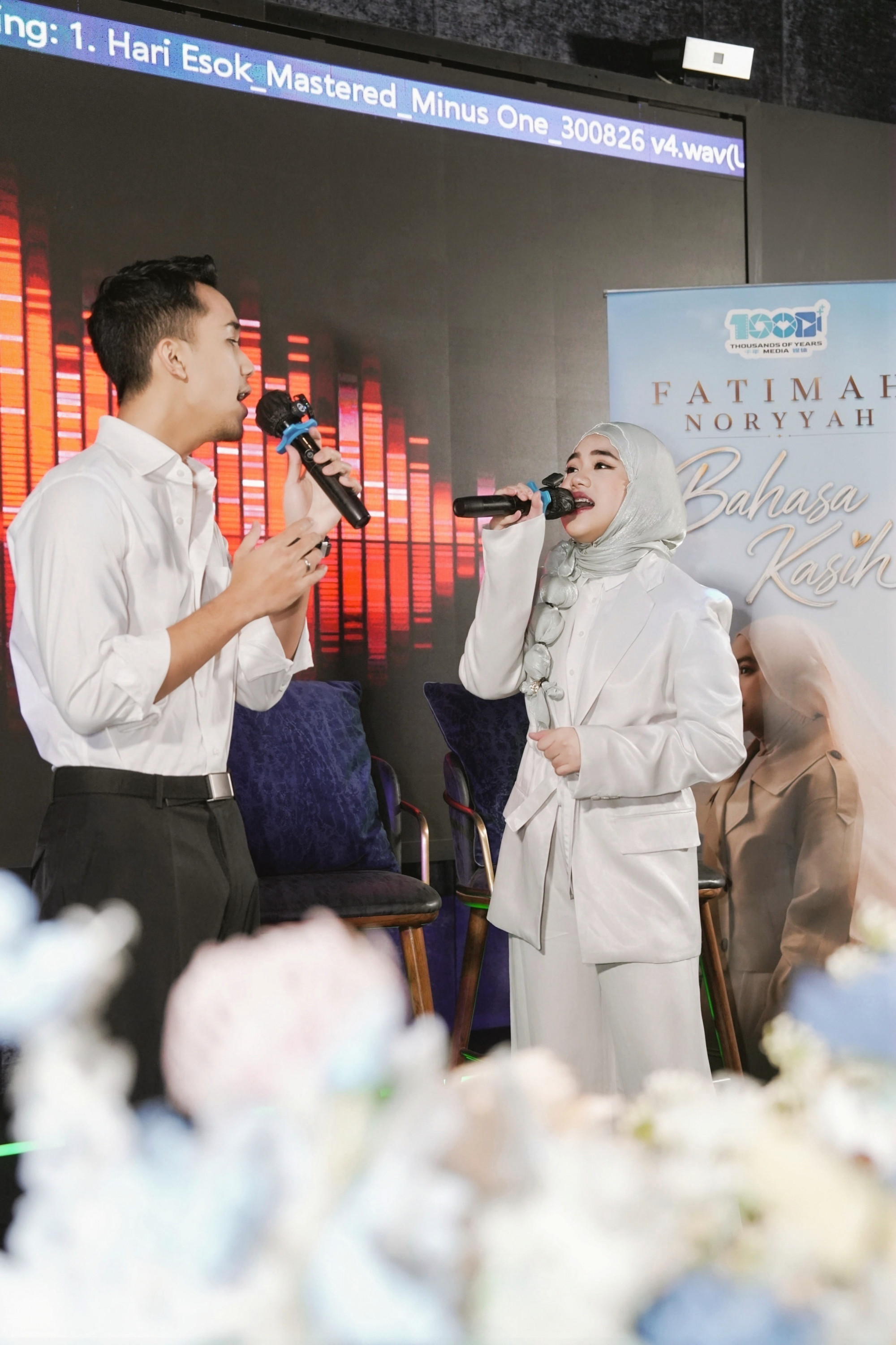 18岁法蒂玛诺雅推出双单曲 与哥哥合唱谈人生配图