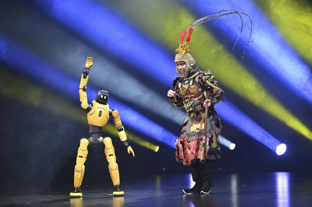 智元机器人海外首秀 云顶上演“机器人奇妙夜”配图